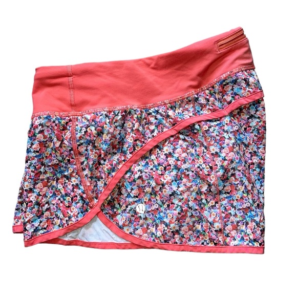 Lululemon Run: Speed Short *4-way Stretch Prism Petal Multi Atomic Red sz 10 - Picture 9 of 12
